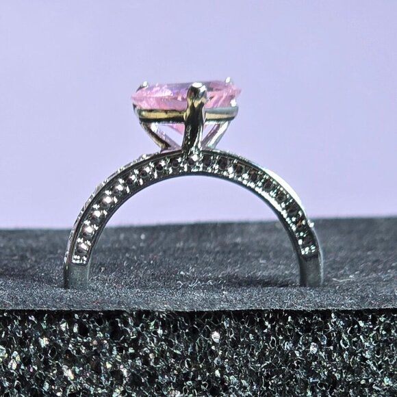 Heart-Shaped Pink Solitaire Ring With Accented Band Size 8.5 (NWOT) - Picture 5 of 6